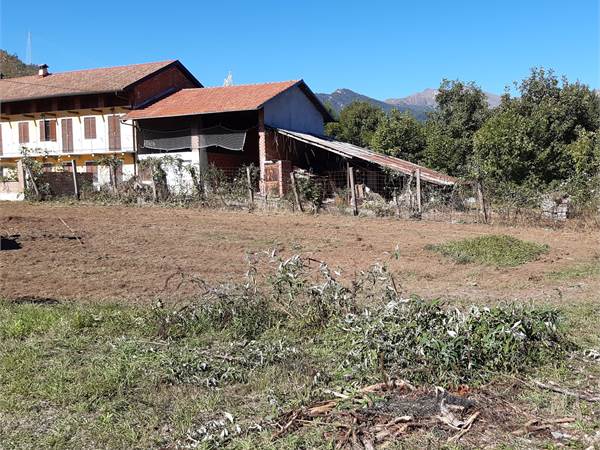 farmhouse with land