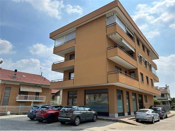 Commercial Premises / Showrooms for sale in Ciriè