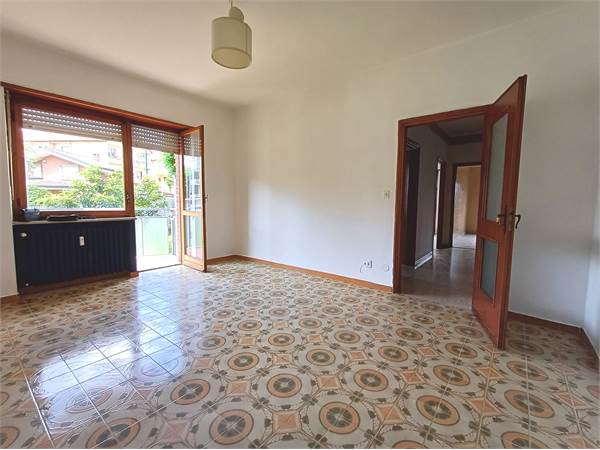 THREE-ROOM APARTMENT WITH BALCONY AND VERANDA