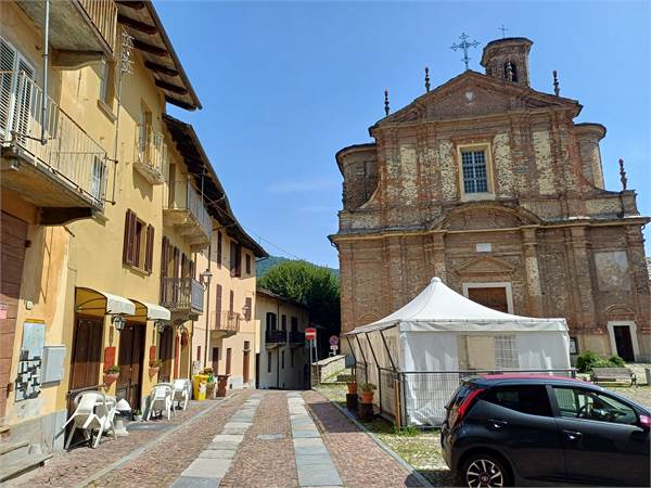 ATTIVITA' COMMERCIALE IN CENTRO PAESE