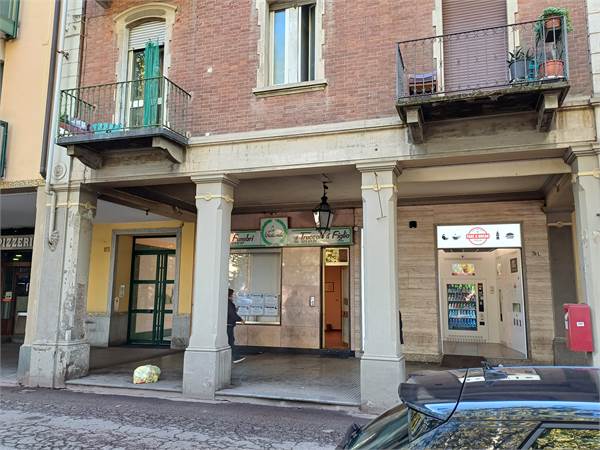 Commercial Premises / Showrooms for sale in Ciriè