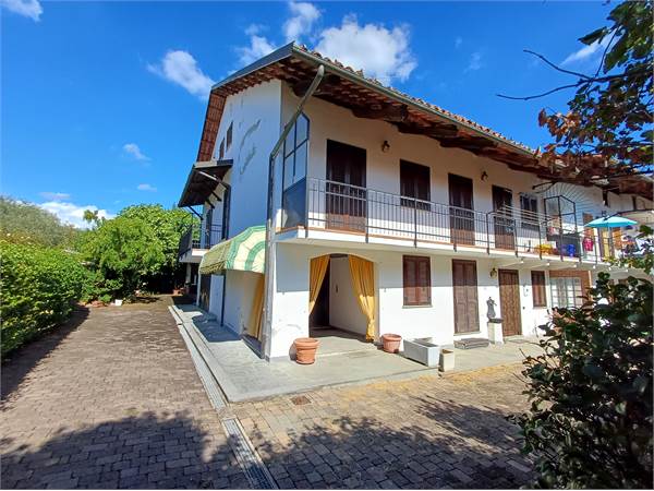 CASA CANAVESANA CON TERRENO PRIVATO