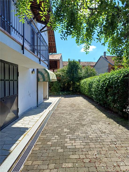 Cortile laterale privato