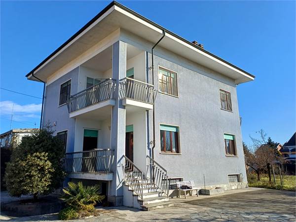 CASA BIFAMILIARE CON TERRENO EDIFICABILE