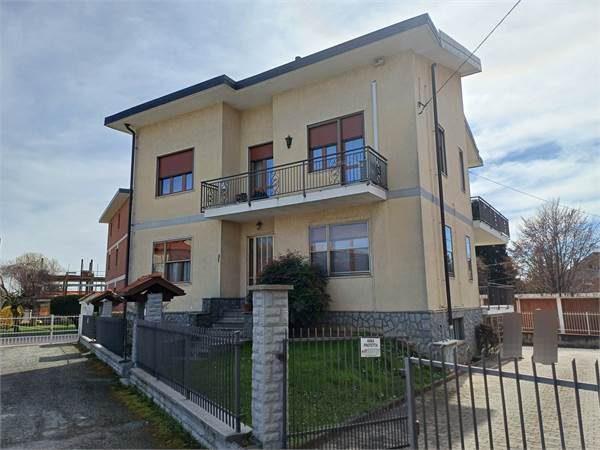 Farmhouse for sale in Ciriè