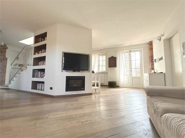 VILLA NEL COMPLESSO RESIDENZIALE 