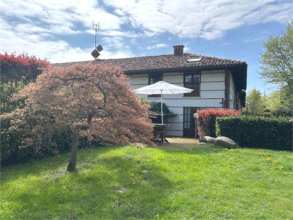 VILLA IN THE RESIDENTIAL COMPLEX 