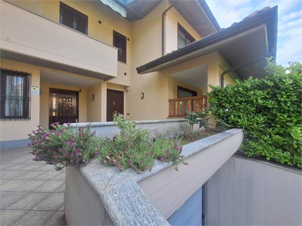 APPARTAMENTO IN TRIFAMILIARE CON GIARDINO!