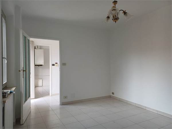 TRILOCALE CON POSTO AUTO