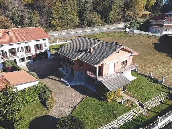 VILLA E CASA CON TERRENO 
