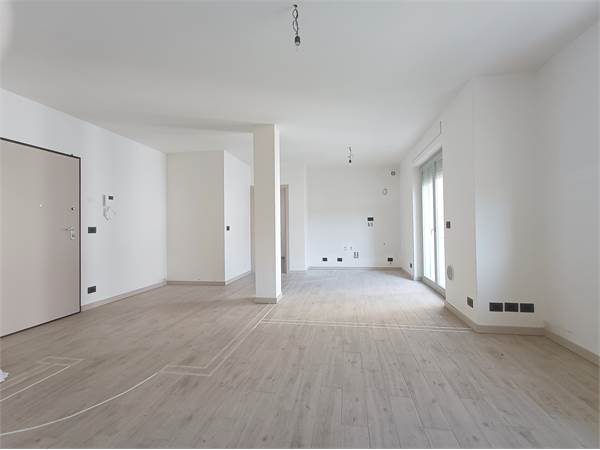 QUADRILOCALE CON TERRAZZO