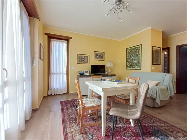 TRILOCALE RISTRUTTURATO CON TERRAZZO