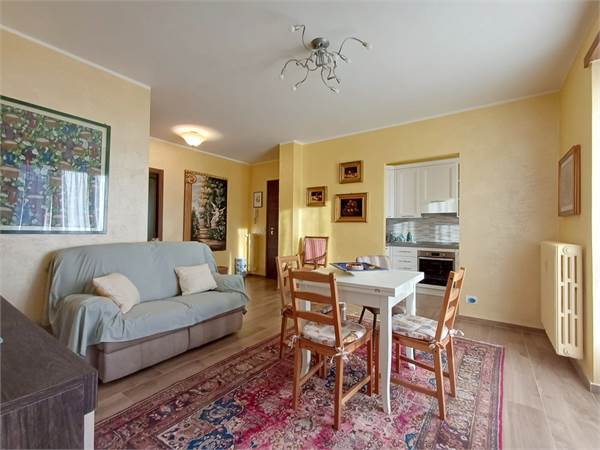 TRILOCALE RISTRUTTURATO CON TERRAZZO