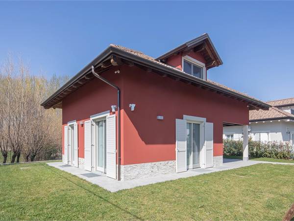 VILLA INDIPENDENTE LIBERA SU QUATTRO LATI