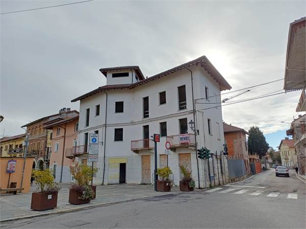 Palazzo / Palazzin for sale in Ciriè