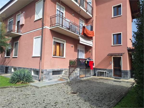 QUADRILOCALE IN PICCOLO CONTESTO