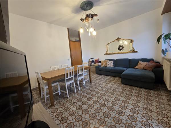 Ciriè, alloggio con terrazzo