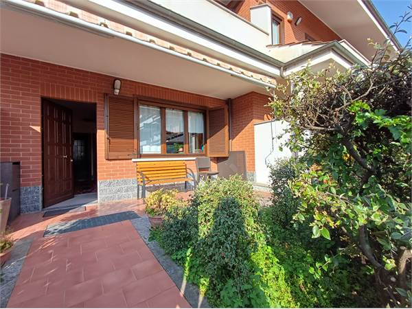 VILLA A SCHIERA CON GIARDINO