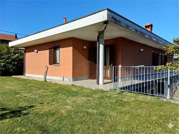 VILLA INDIPENDENTE CON GIARDINO