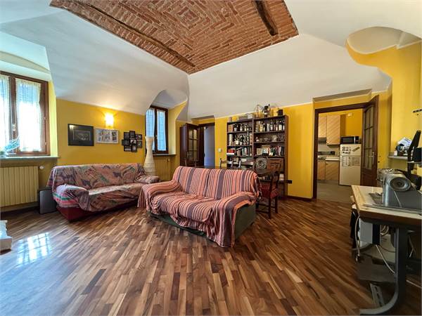 CASA SEMINDIPENDENTE RISTRUTTURATA