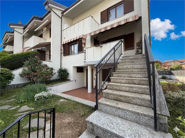 VILLA A SCHIERA IN CONTESTO RESIDENZIALE