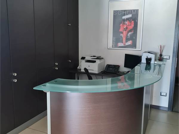 UFFICIO COMPLETAMENTE ARREDATO